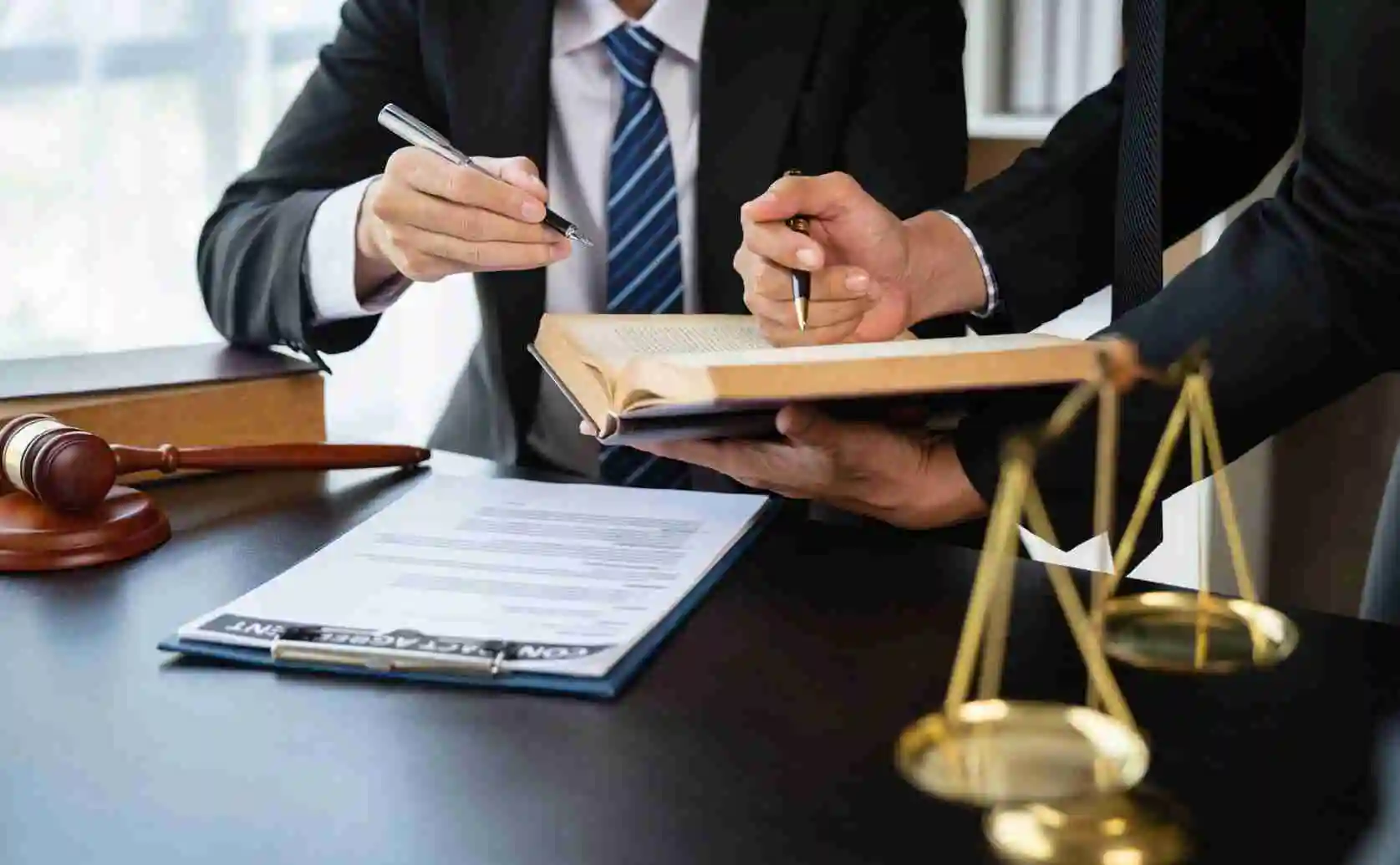 امور شرکتها و قراردادها